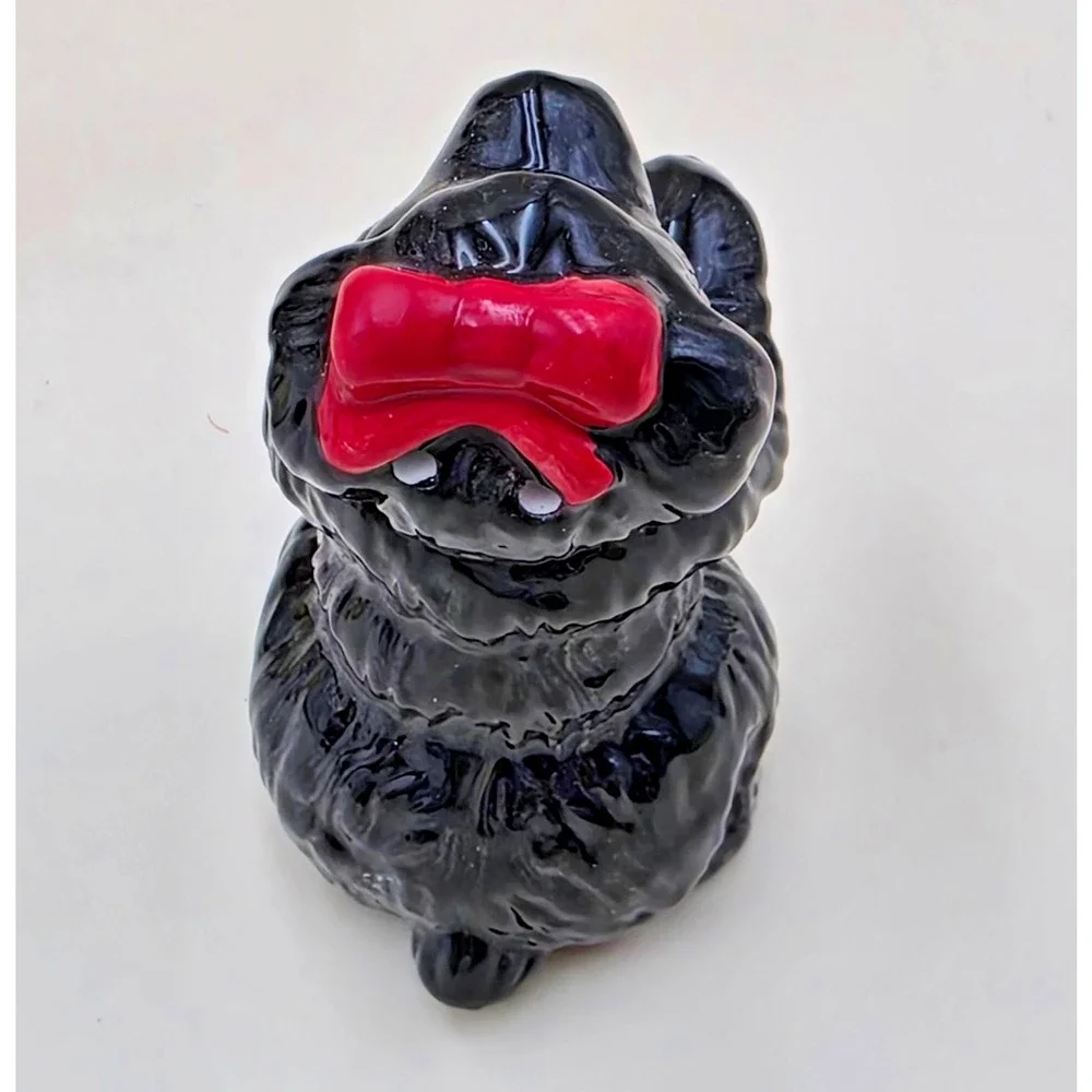 Coca-Cola Santa At Fireplace Dog Salt & Pepper Shakers Earthenware 2002 Vintage
